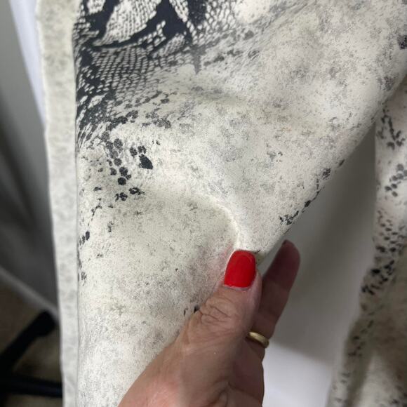 Gianni Bini women's M wide legged slacks pants trousers white black snakeskin - Picture 12 of 16